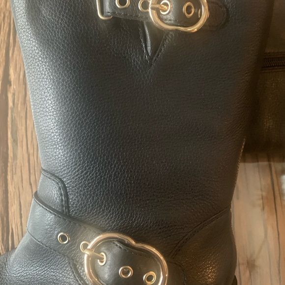 Vince Camuto - Picture 6 of 10